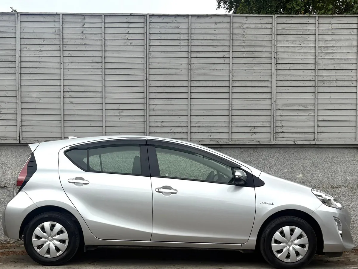 Toyota Aqua 2016 / HYBRID / NAV / PARK ASSIST - Image 2