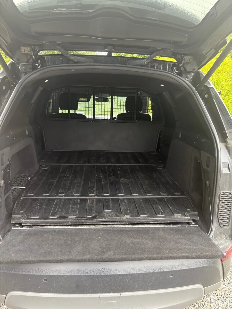 Land Rover Discovery 3.0 V6 HSE SV - 2018 - Image 3