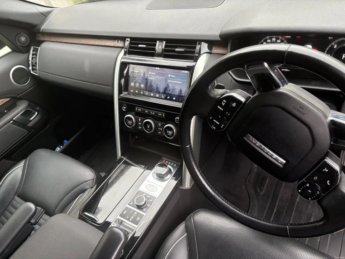 Land Rover Discovery 3.0 V6 HSE SV - 2018 - Image 4