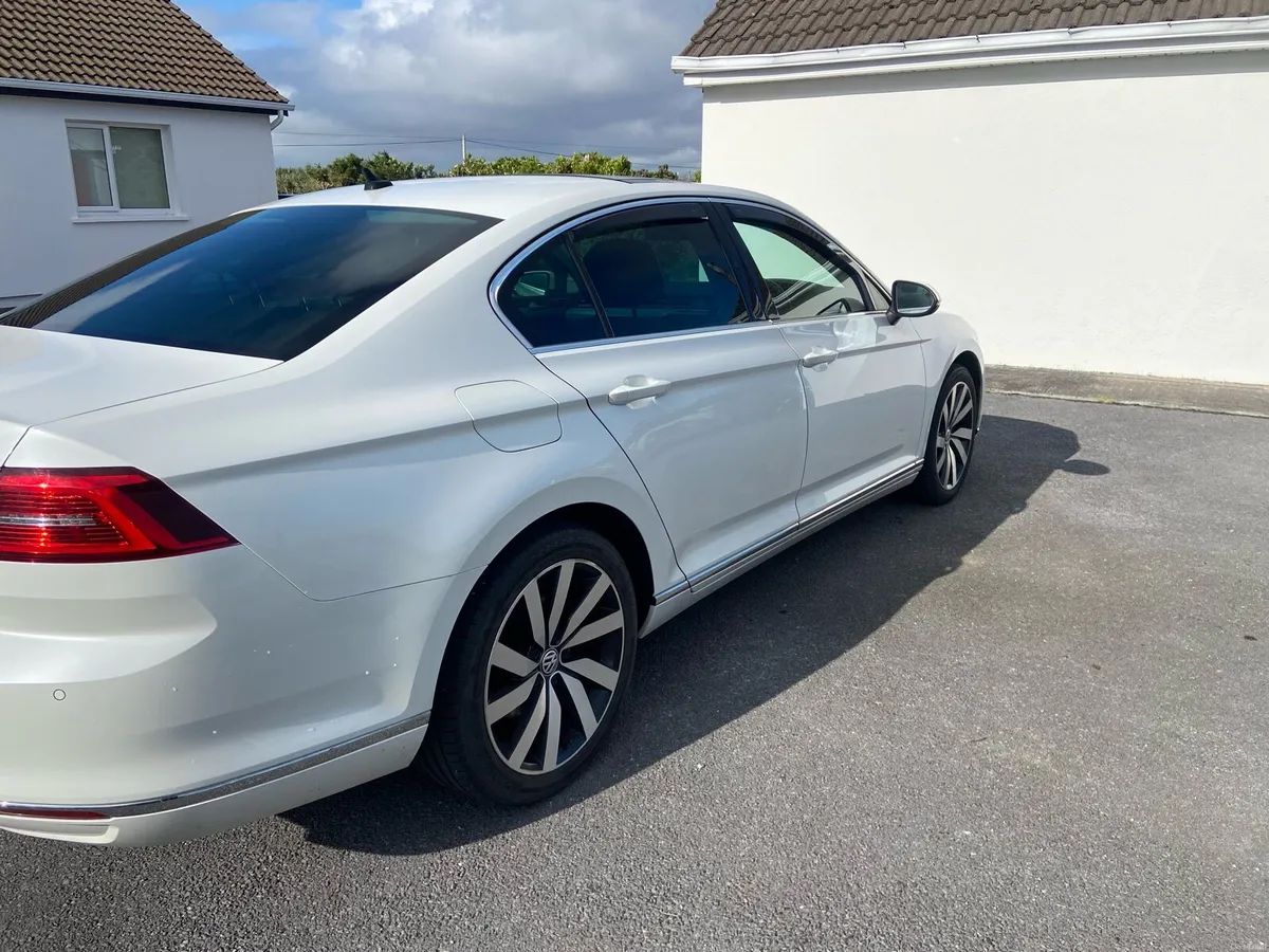 Volkswagen Passat 2018 - Image 4