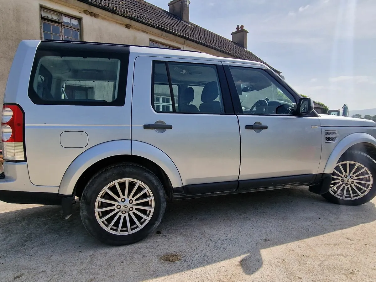 Land Rover Discovery 2010 - Image 2
