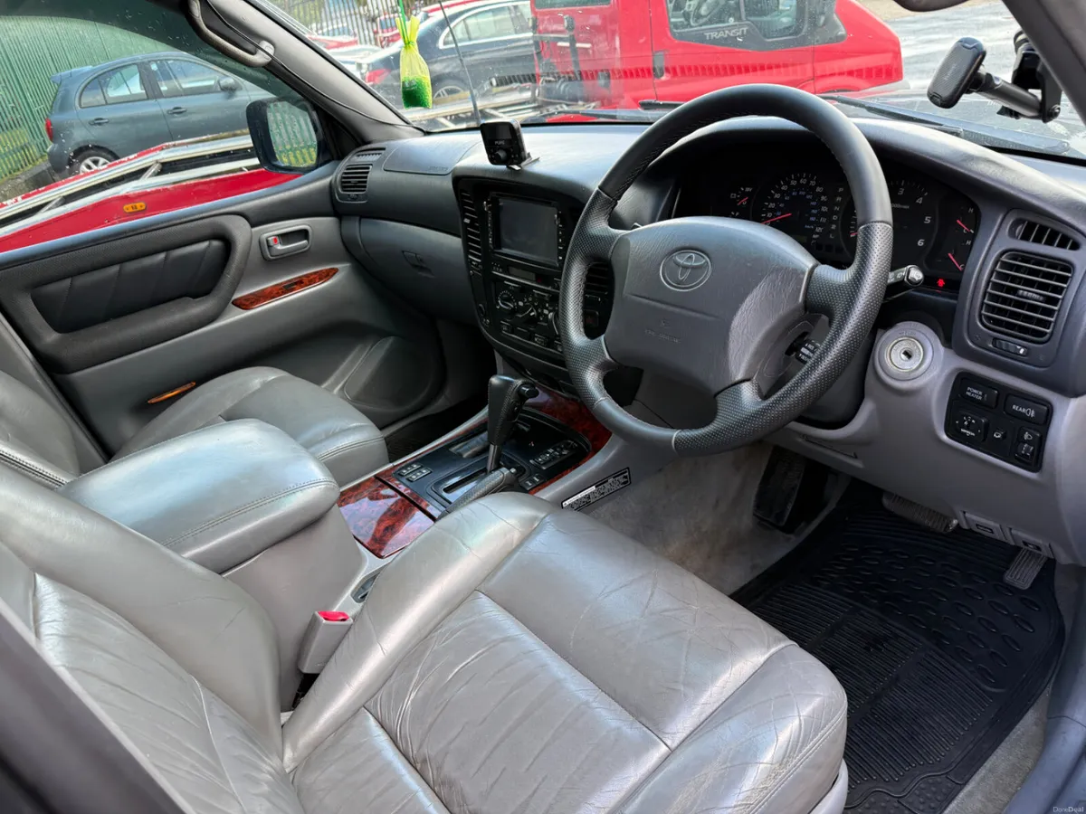 Toyota Land Cruiser 2000 Amazon - Image 4