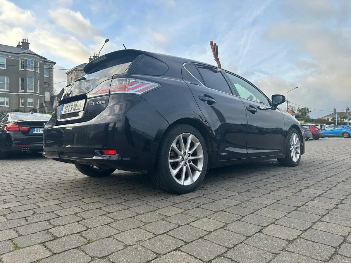 Lexus CT 2012 - Image 2