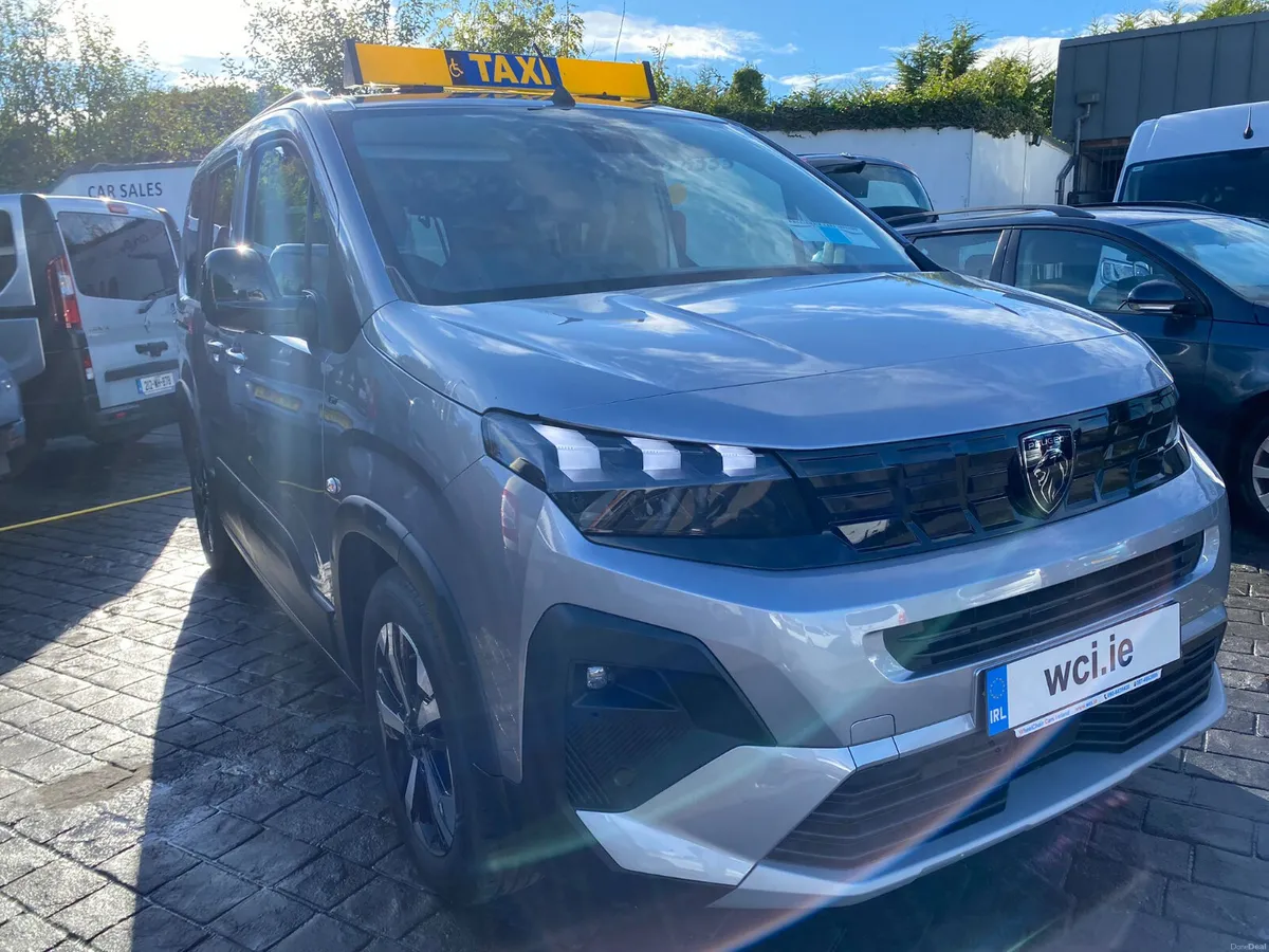 Wheelchair Taxi Peugeot Rifter Horizon - Image 3