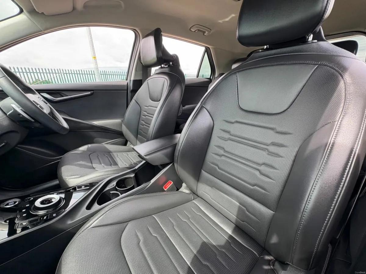 Kia e-Niro EV MY25, **7 year warranty** **showroom - Image 4