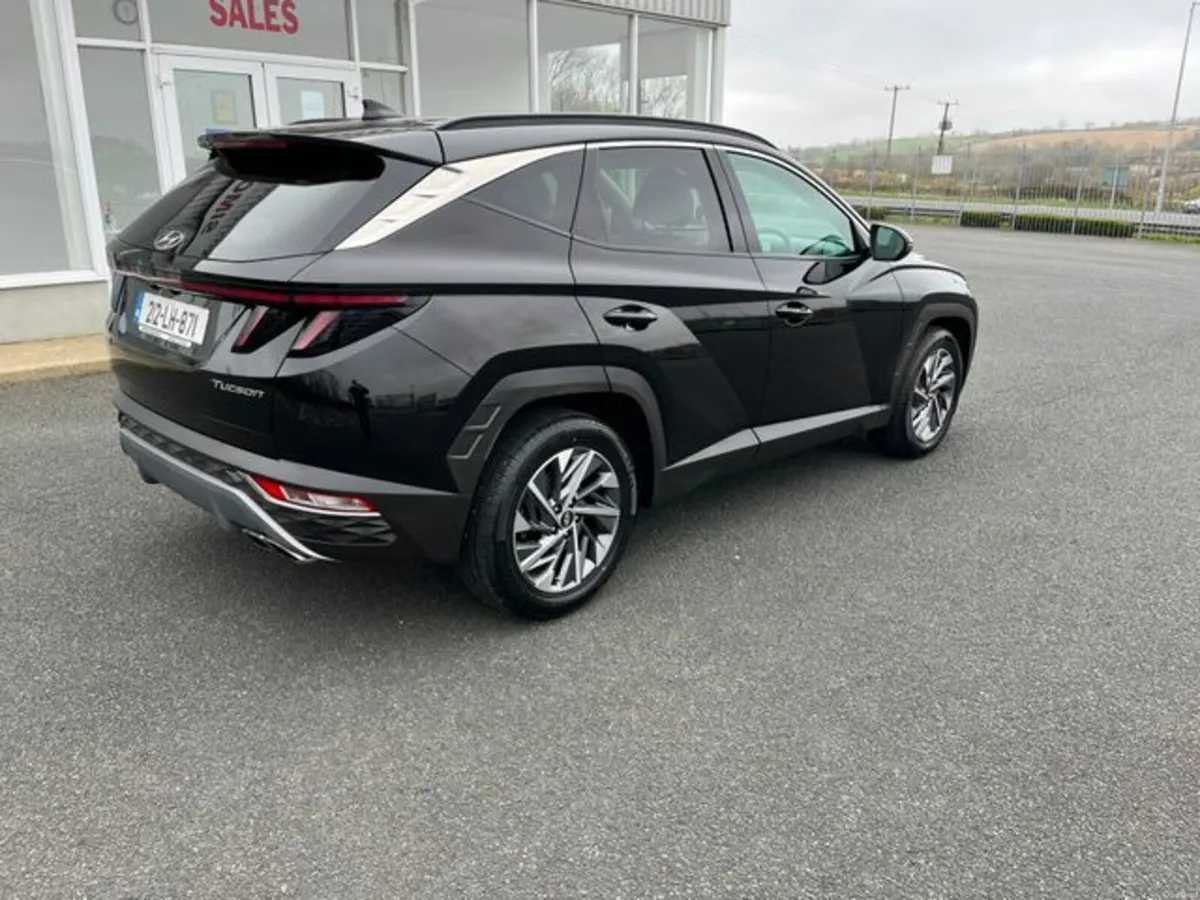 Hyundai Tucson Executive Plus Diesel 5DR - Image 2