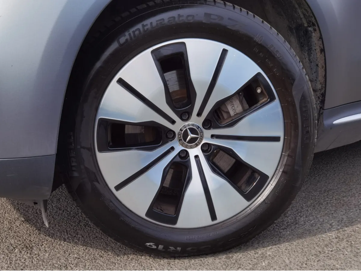 MERCEDES-BENZ EQC 80KWH 4MATIC *7K WORTH OF EXTRAS - Image 2