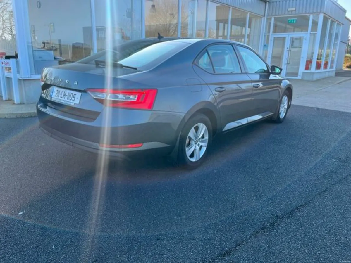 Skoda Superb 1.6tdi 120HP DSG 4D - Image 2