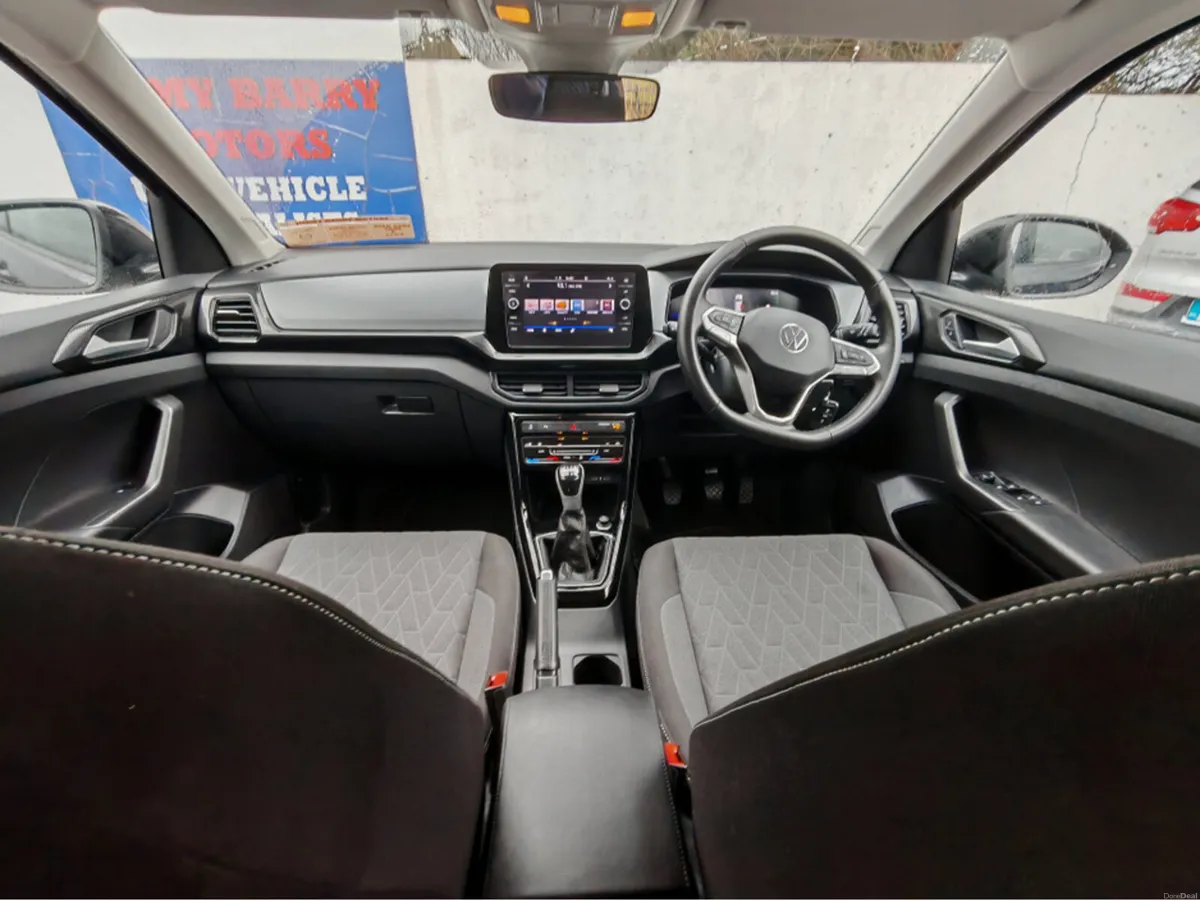 Volkswagen T-Cross LIFE 1.0 TSI MANUAL 5SPEED 95BH - Image 3