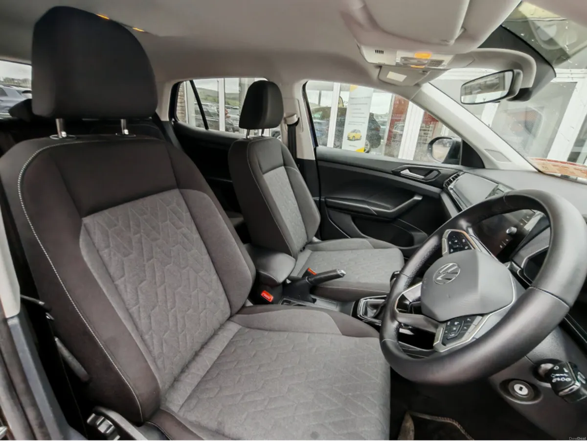 Volkswagen T-Cross LIFE 1.0 TSI MANUAL 5SPEED 95BH - Image 4