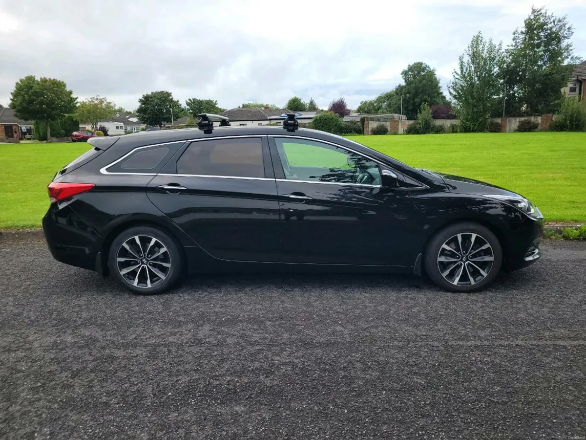 2017 Hyundai i40 Estate Executive Spec - Image 2
