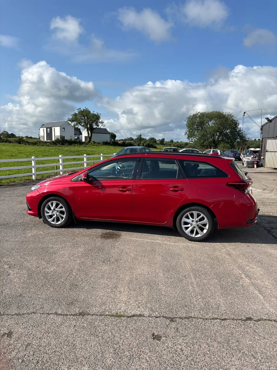 Toyota Auris 2016 - Image 3