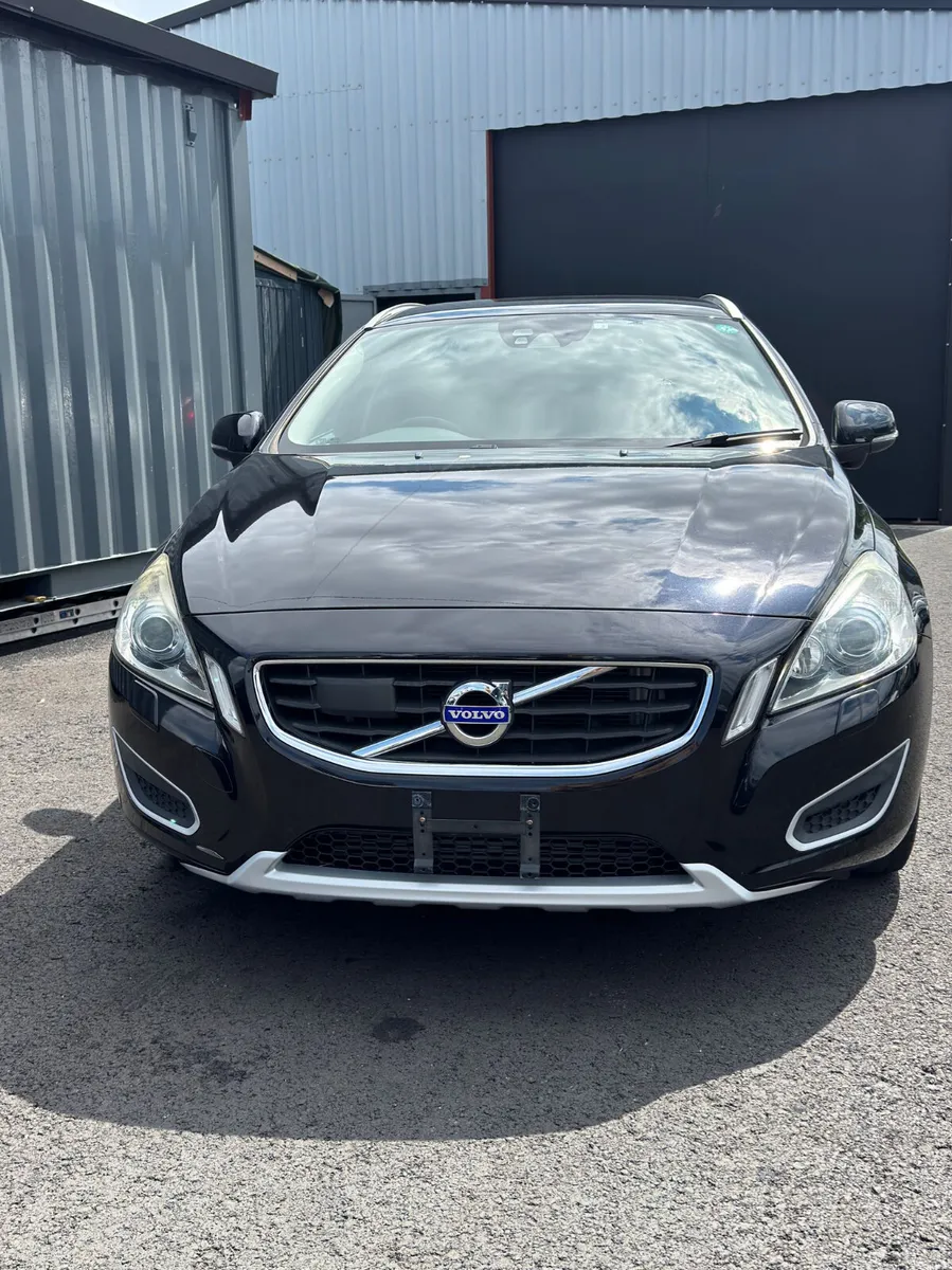 Volvo v60 black - Image 1
