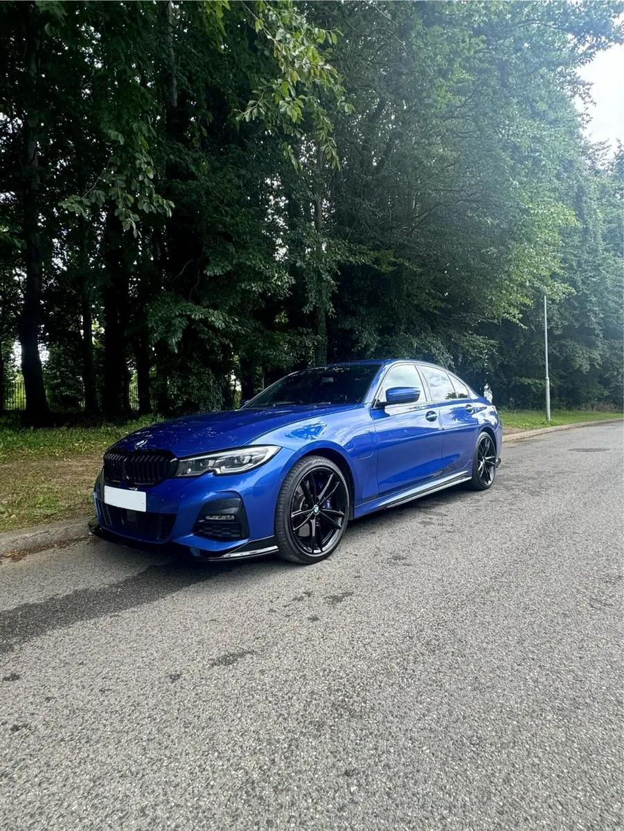 BMW 330e M SPORT - Image 4