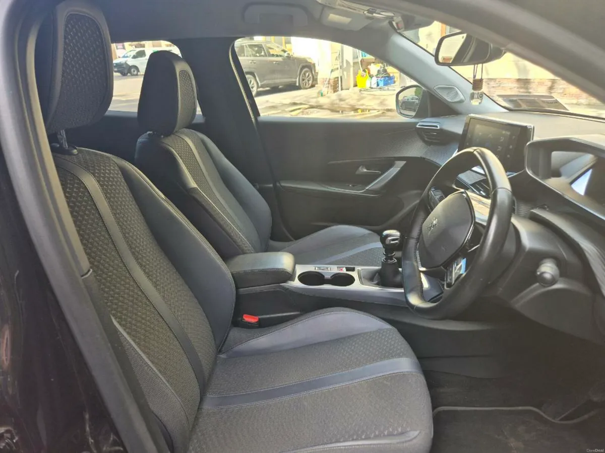 Peugeot 2008 1.2 Petrol Allure, fresh NCT - Image 6