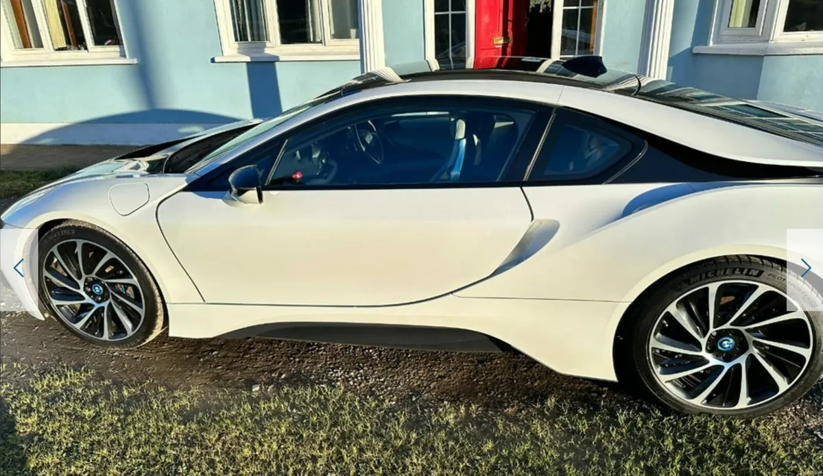 BMW i8 2016 Automatic quick sale  low miles - Image 4