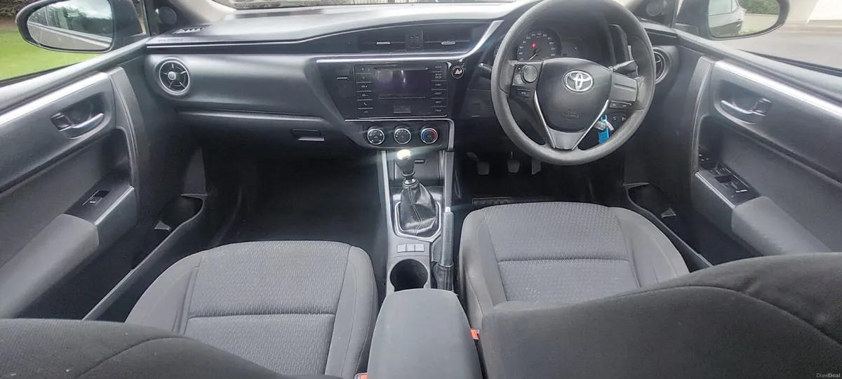 Toyota Corolla 2017 - Image 3