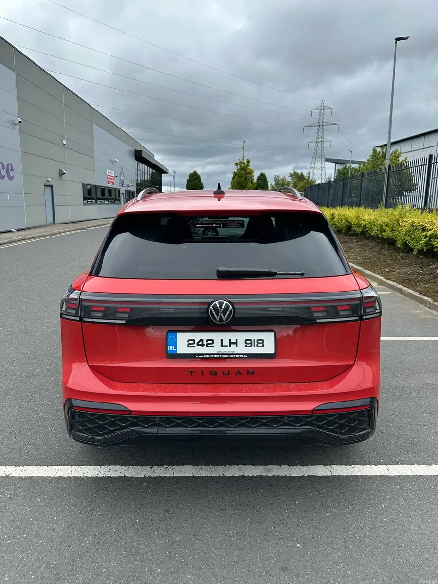 Volkswagen Tiguan R Line 2.0L | Rare color - Image 3