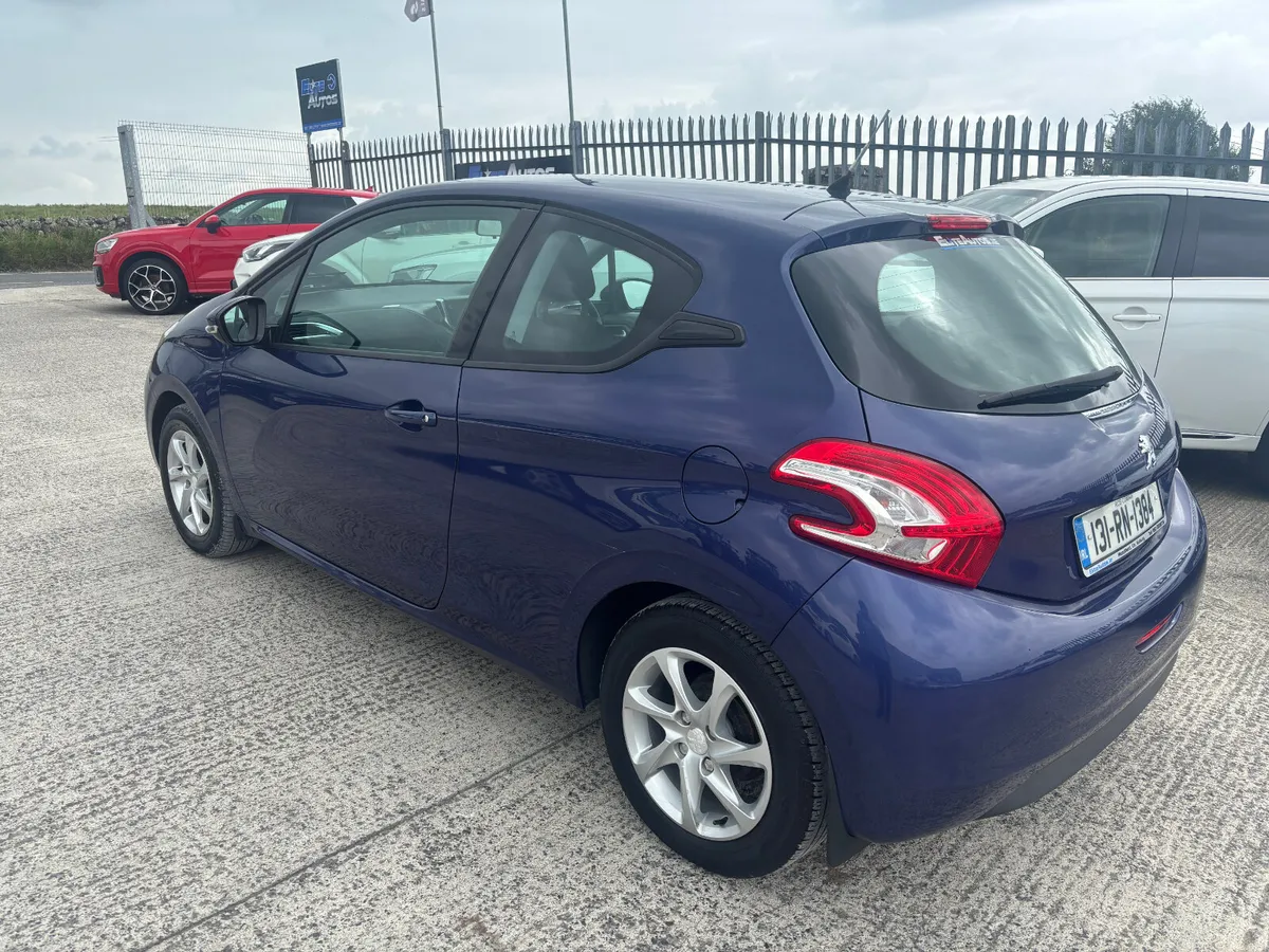 Peugeot 208 2013 - Image 2