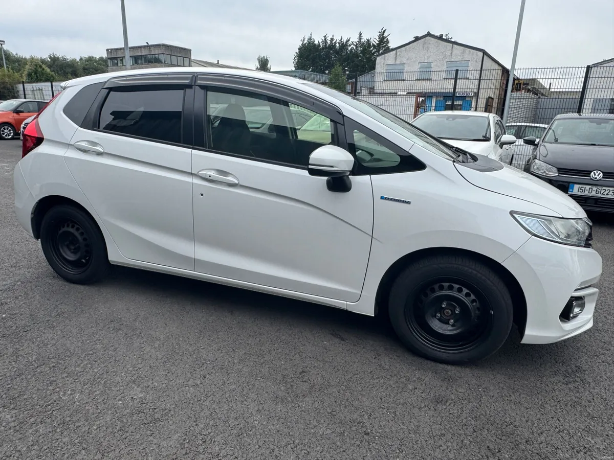 Honda Fit 2019 hybrid - Image 2