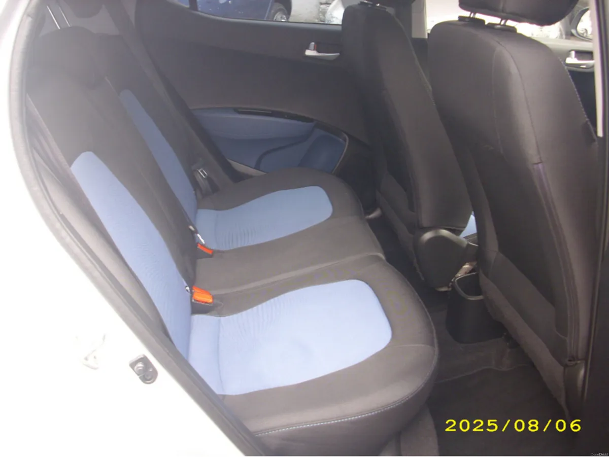 Hyundai i10 MANUAL DELUXE 4DR - Image 4