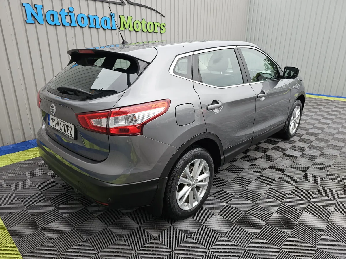 2015 Nissan Qashqai 1.2 SV Petrol - Image 3