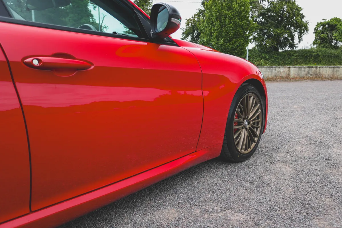 2018 Alfa Romeo Giulia - Image 3