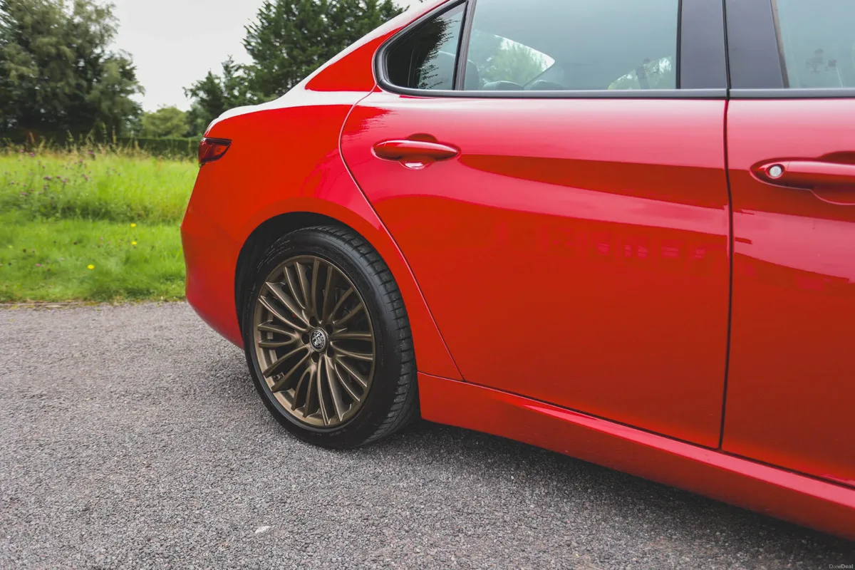 2018 Alfa Romeo Giulia - Image 4