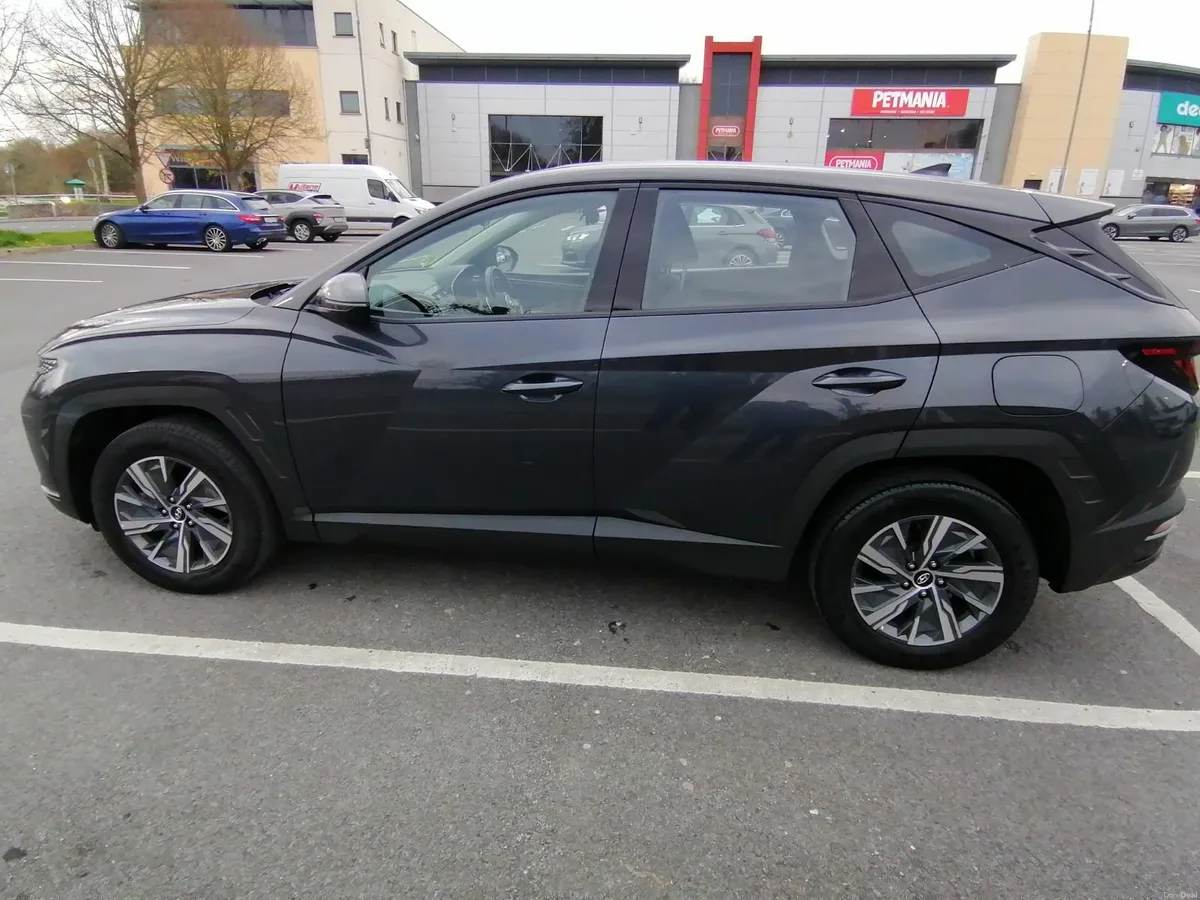 Hyundai Tucson Comfort Plus HEV-Hybrid-1 owner - Image 4