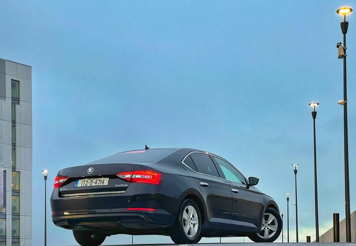 172 SKODA SUPERB AUTO - Image 3