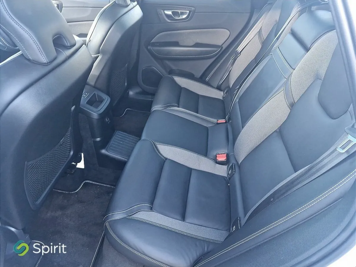 Volvo XC60 T8 "Plug In Hybrid" R-Design, AWD, Pan - Image 4