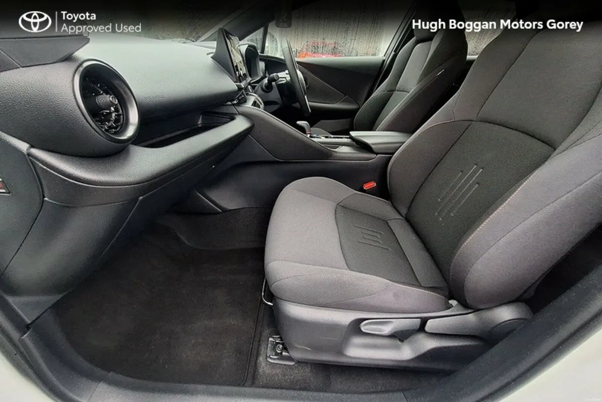Toyota C-HR C-HR PHEV SPORT - Image 6