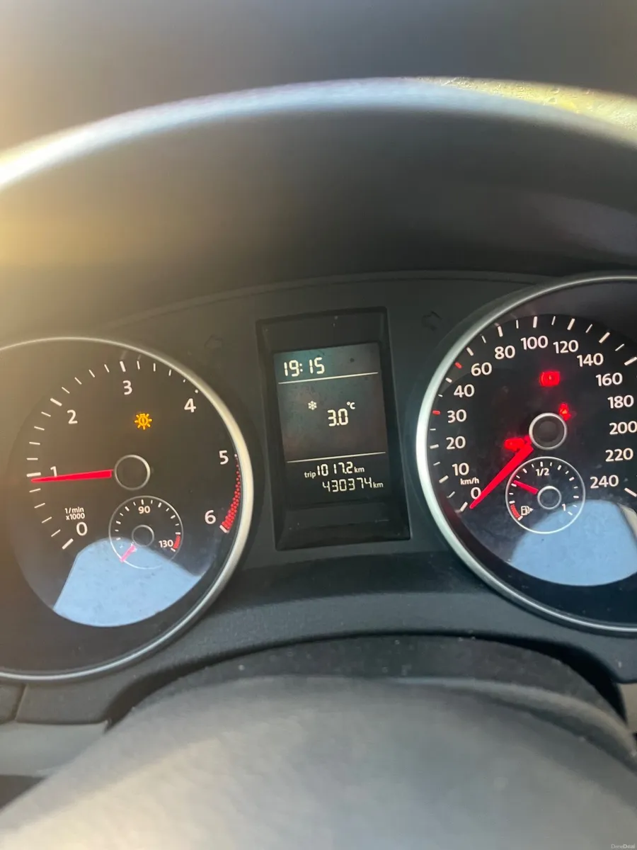 Volkswagen Golf 2010 - Image 2