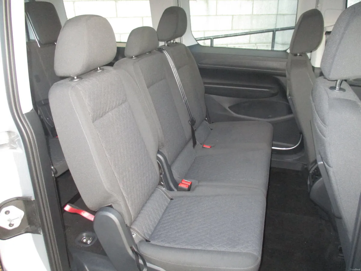 2025 VW CADDY MAXI LIFE 2.0 TDI DSG 7 SEATER - Image 4