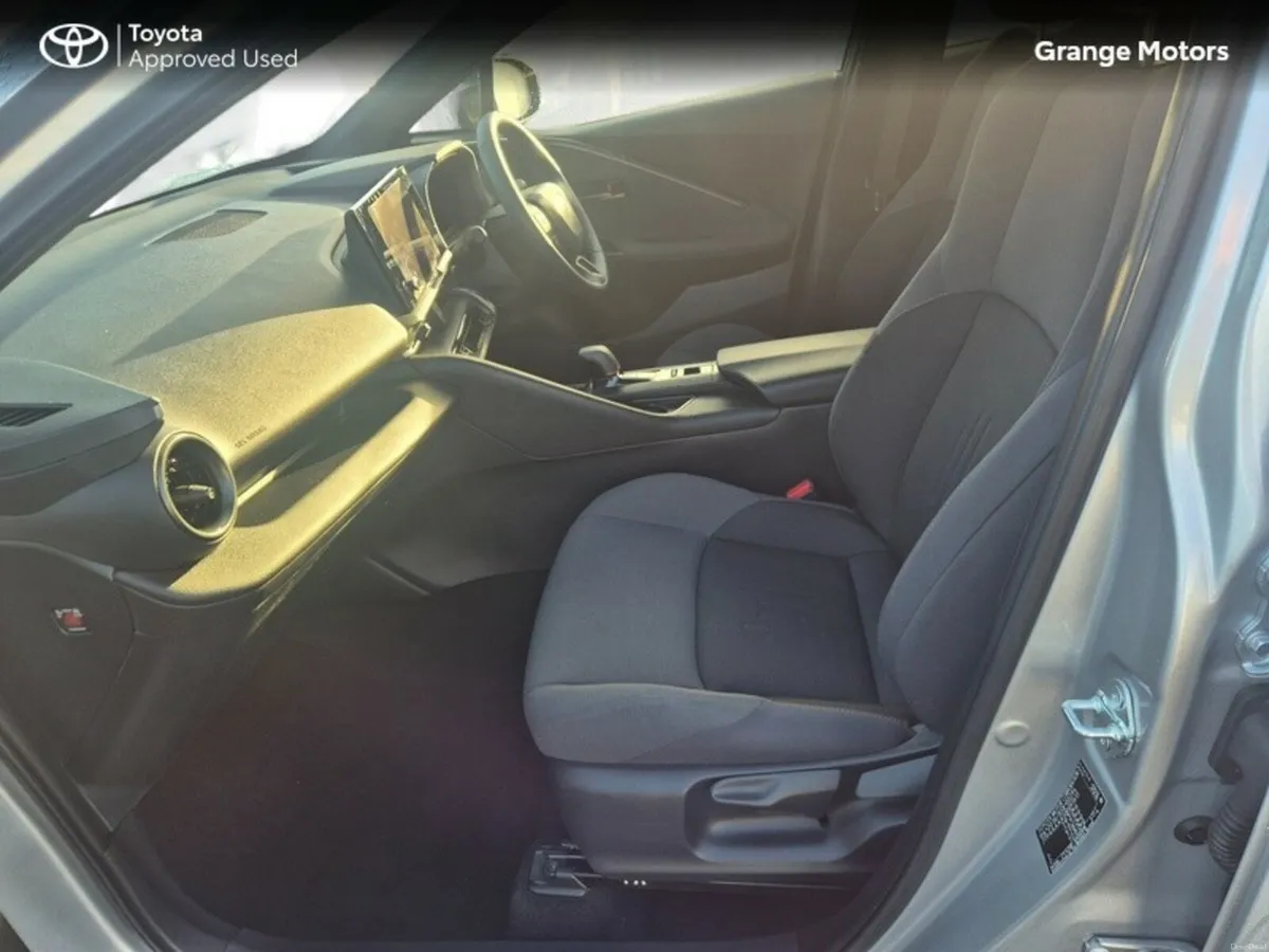 Toyota C-HR 1.8 HYBRID SPORT**DEMO MODEL** - Image 6