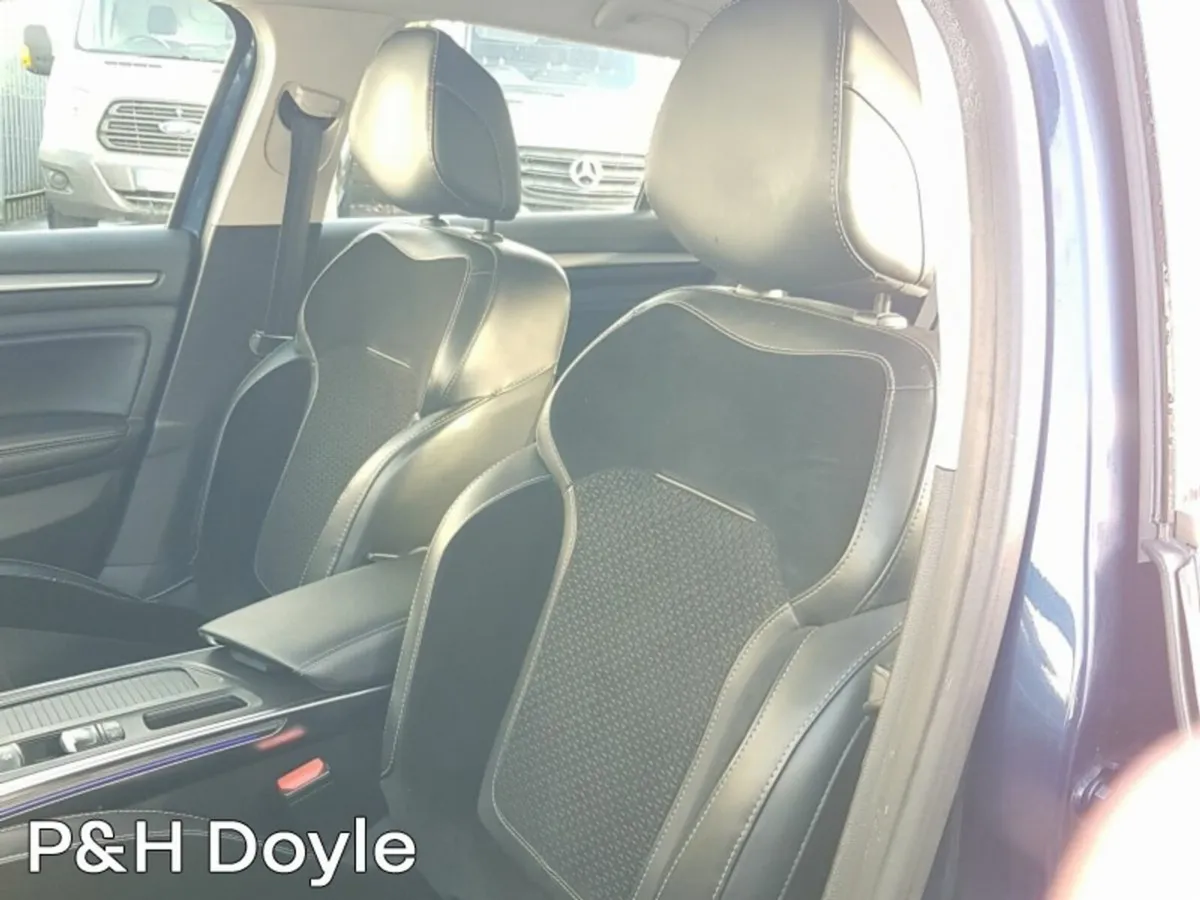 Renault Megane SPORT TOURER DYNAMIQUE NAV - Image 4