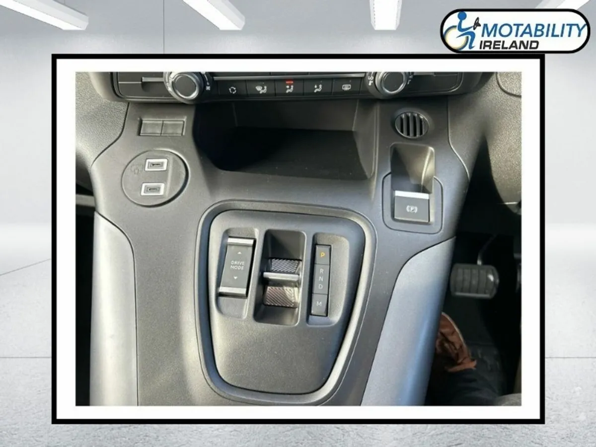 Opel Combo Wheelchair Accessible 7 Seats - Image 6