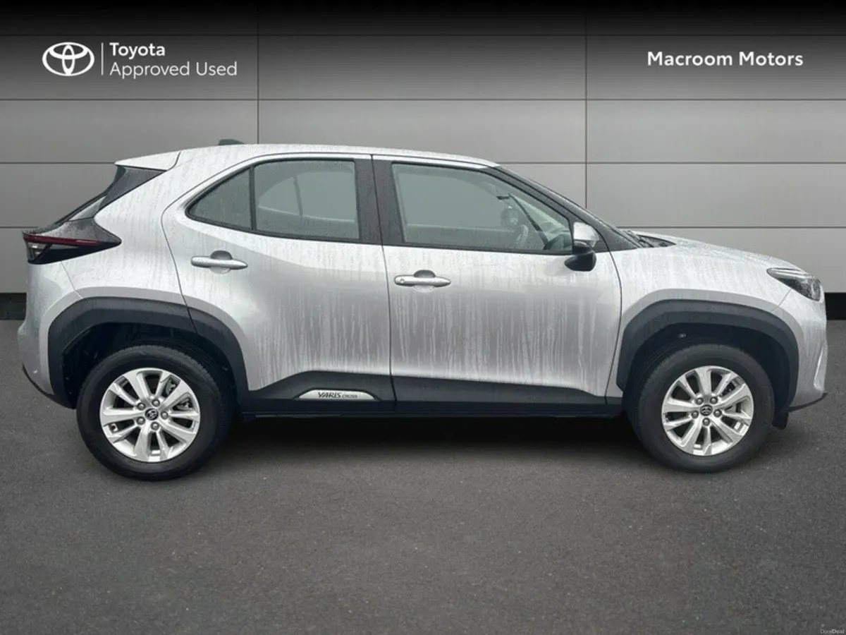 Toyota Yaris Cross FRESH SELECTION OF TRADE-INS YA - Image 3