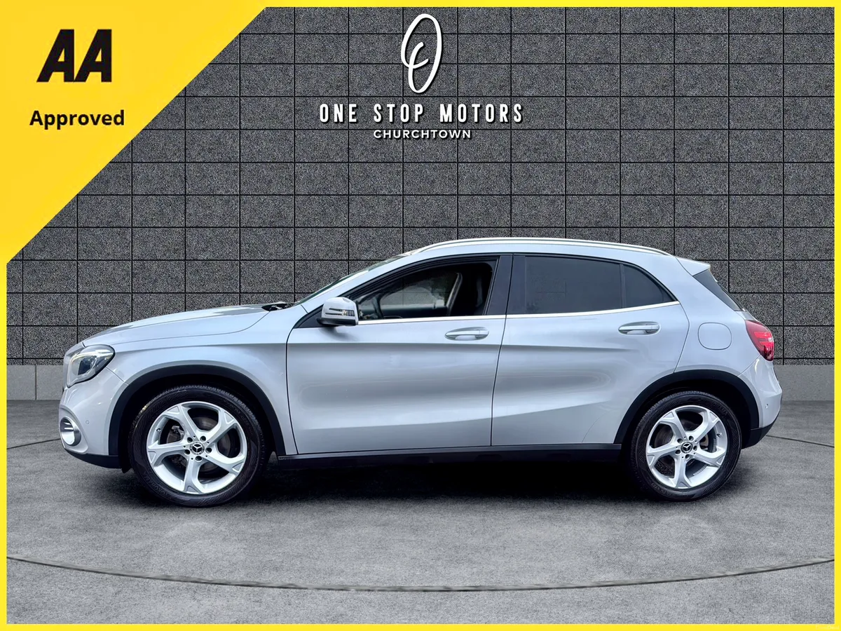 2017 Mercedes-Benz GLA 180 1.6L AUTO SPORT PREMIUM - Image 2