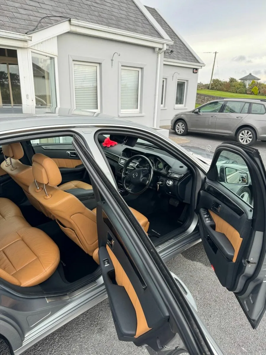 Mercedes-Benz E250 / 2010 / 150kw - Image 2