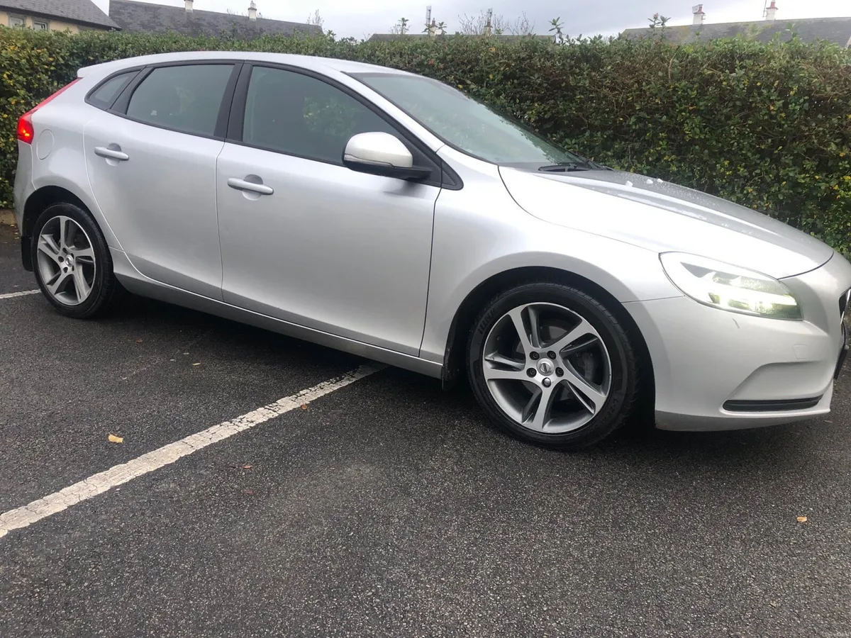 V O L V O V40 2.0 EXECUTIVE NCT&TAX ITS MINT - Image 4