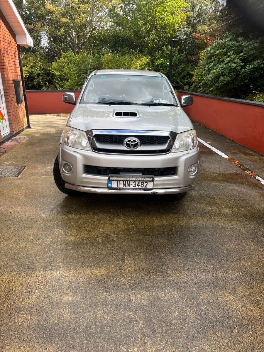 Toyota Hilux 2011 - Image 1