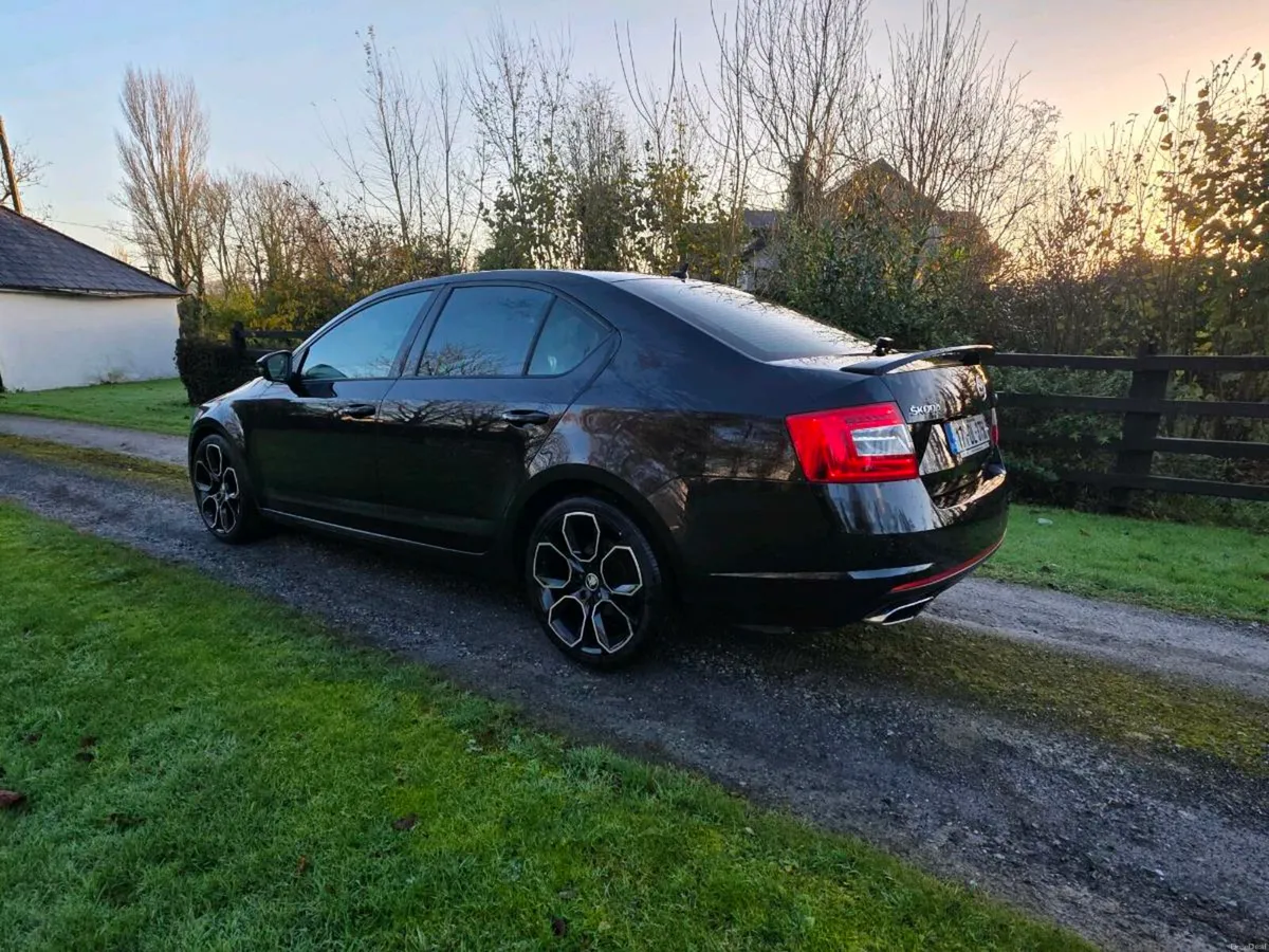 171 SKODA OCTAVIA 2.0 TDI VRS 210 BHP AUTOMATIC - Image 4