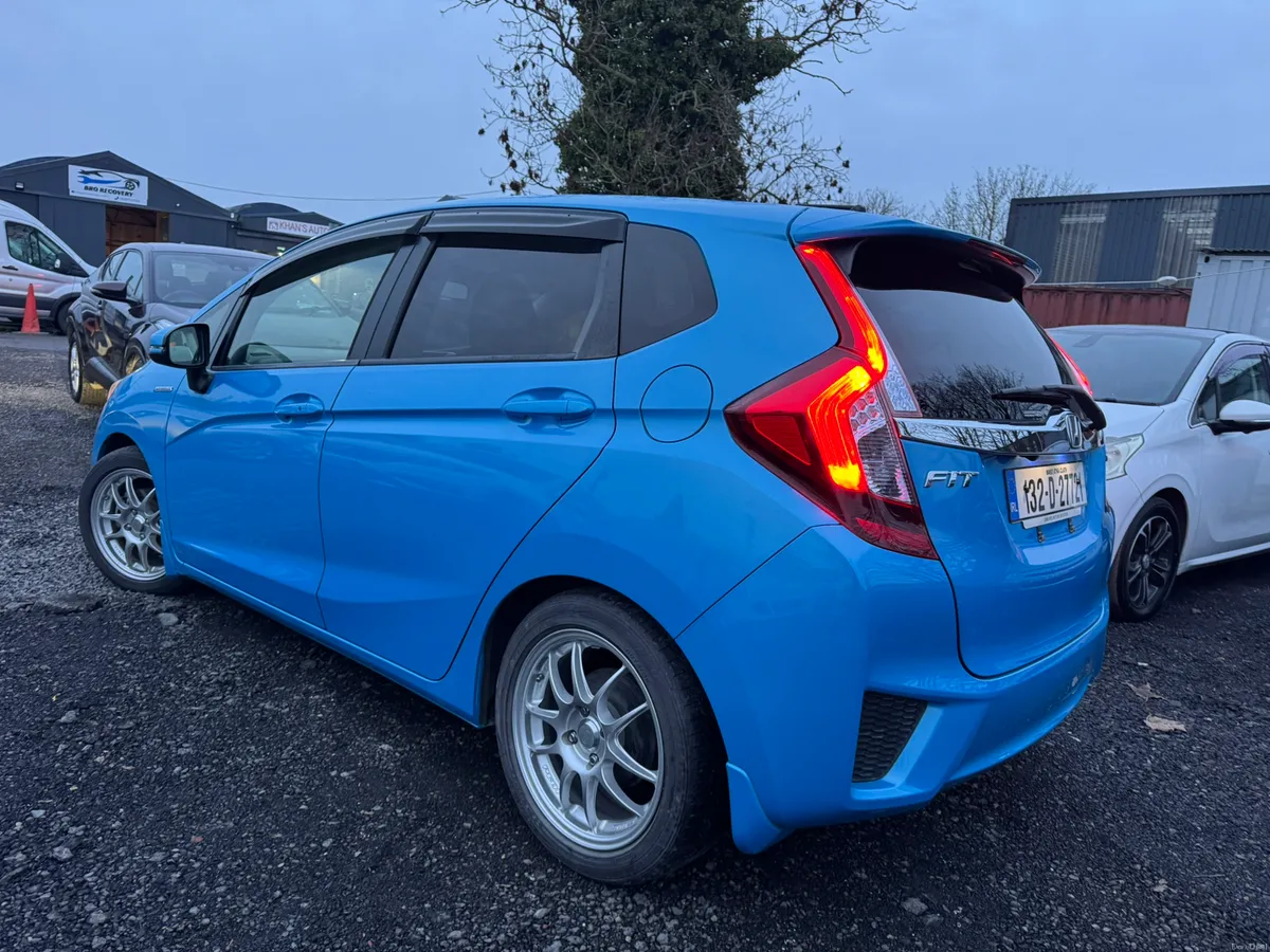 HONDA FIT HYBRID AUTOMATIC - Image 4