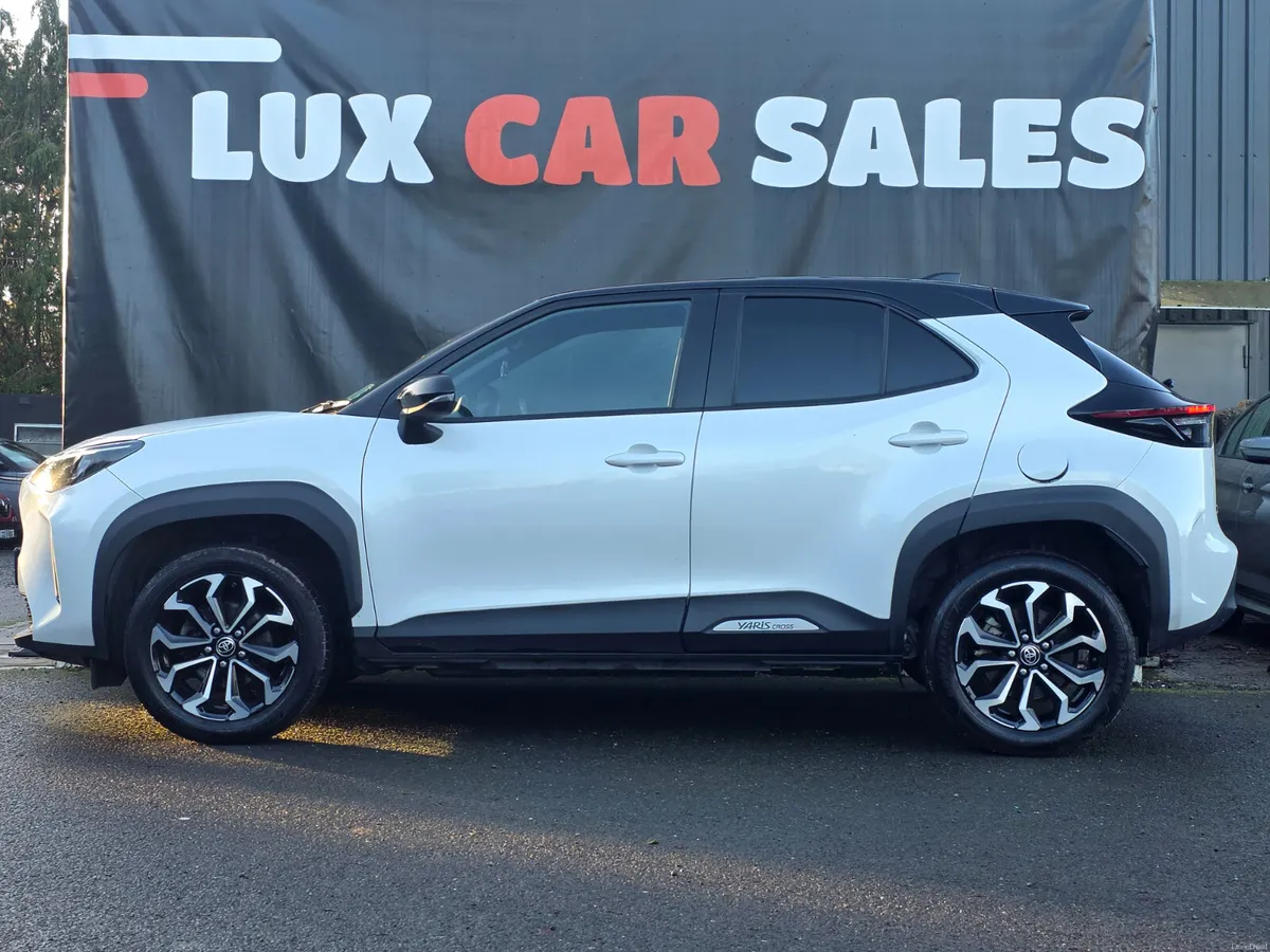 2023 Toyota Yaris Cross 1.5 HYBRID LUNA AUTOMATIC - Image 3