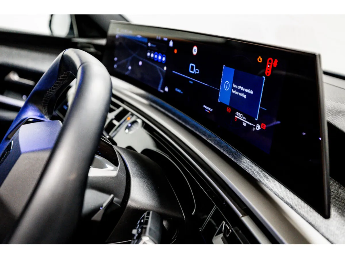 Peugeot 5008 Allure HYBRID Auto 145HP - 7 Seats - Image 4