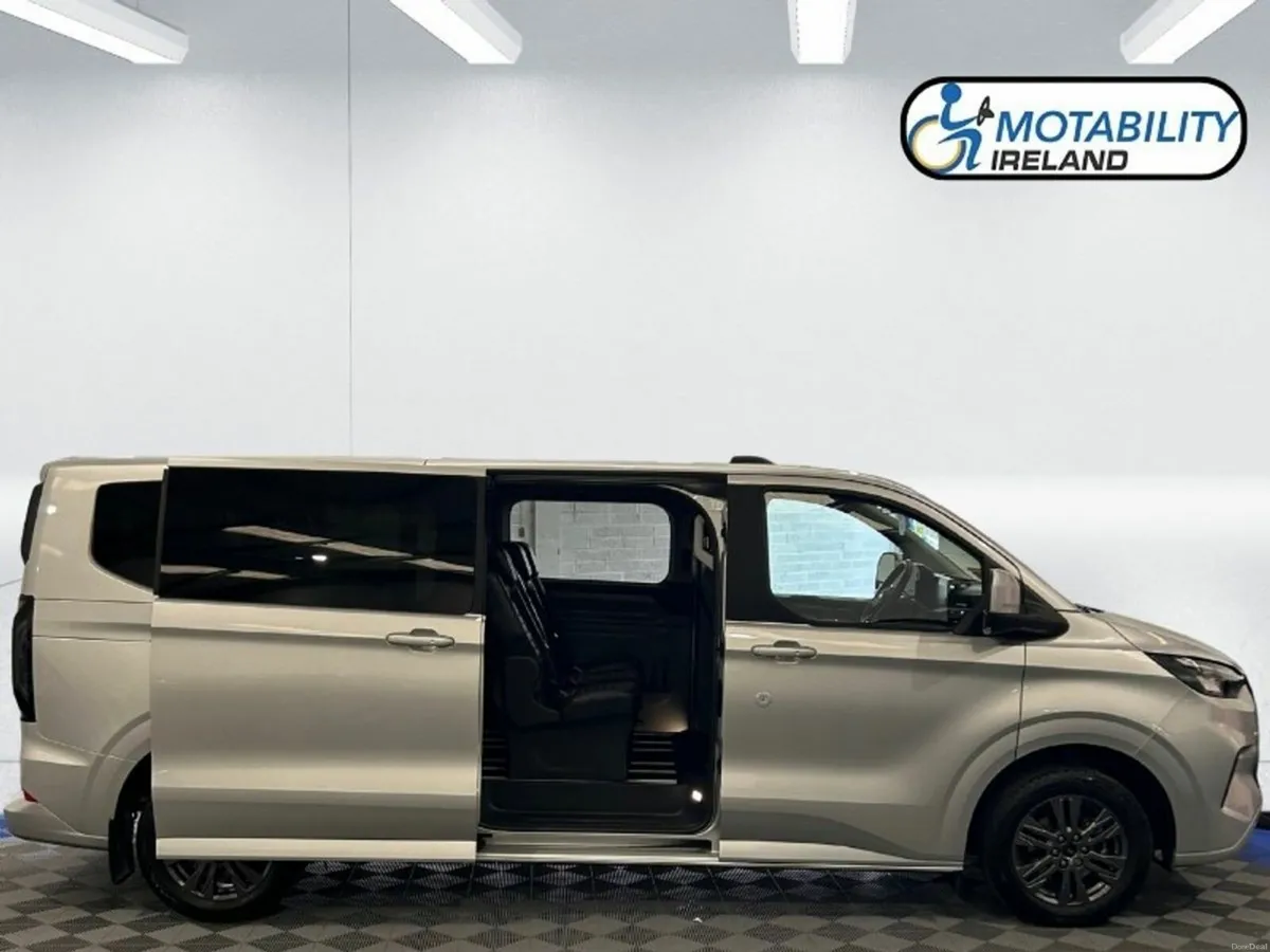 Ford Tourneo Custom Wheelchair Accessible Taxi - Image 4