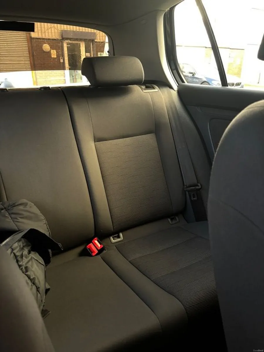 2007 Volkswagen Golf - Image 4