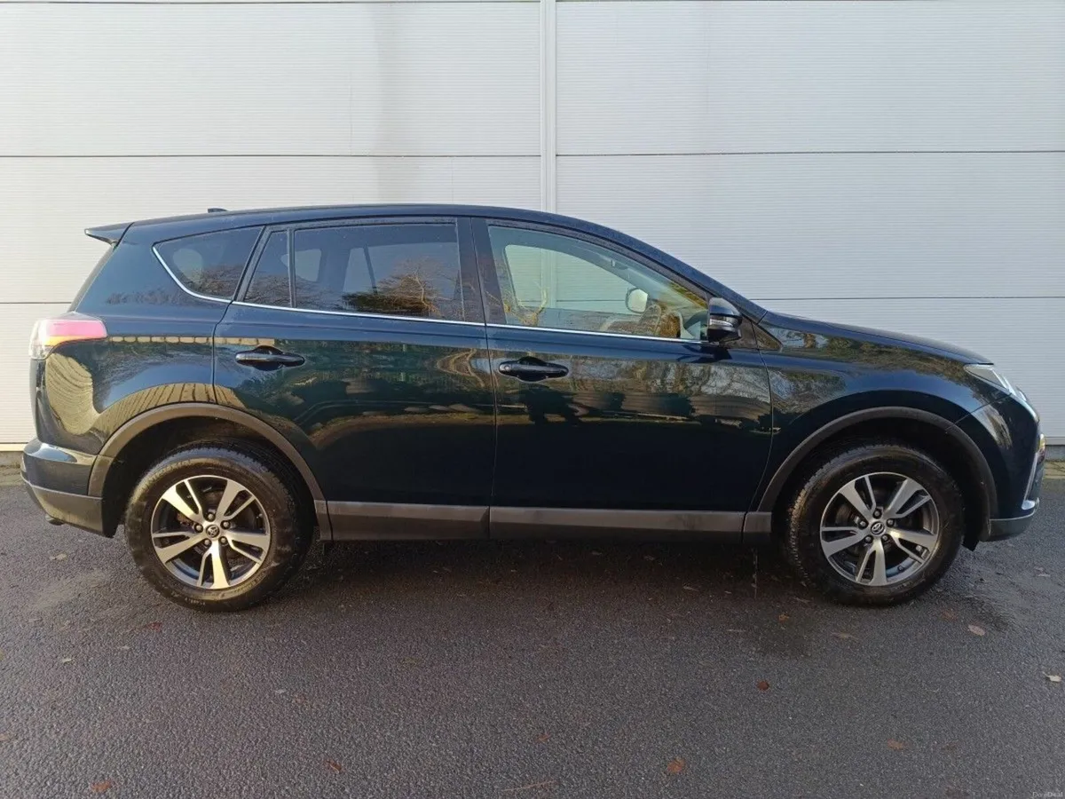 Toyota RAV4 2.0 D-4D 143Bhp 2WD AURA - Image 2