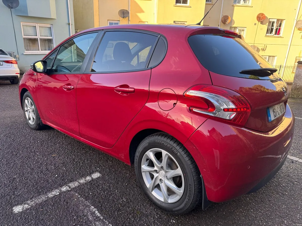 Peugeot 208 1.2 petrol 2015 Style edition - Image 4